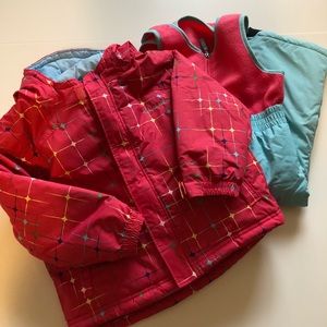 Toddler girl’s Columbia coat and bib set.